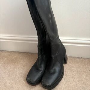 Elegant Black Heeled Boots